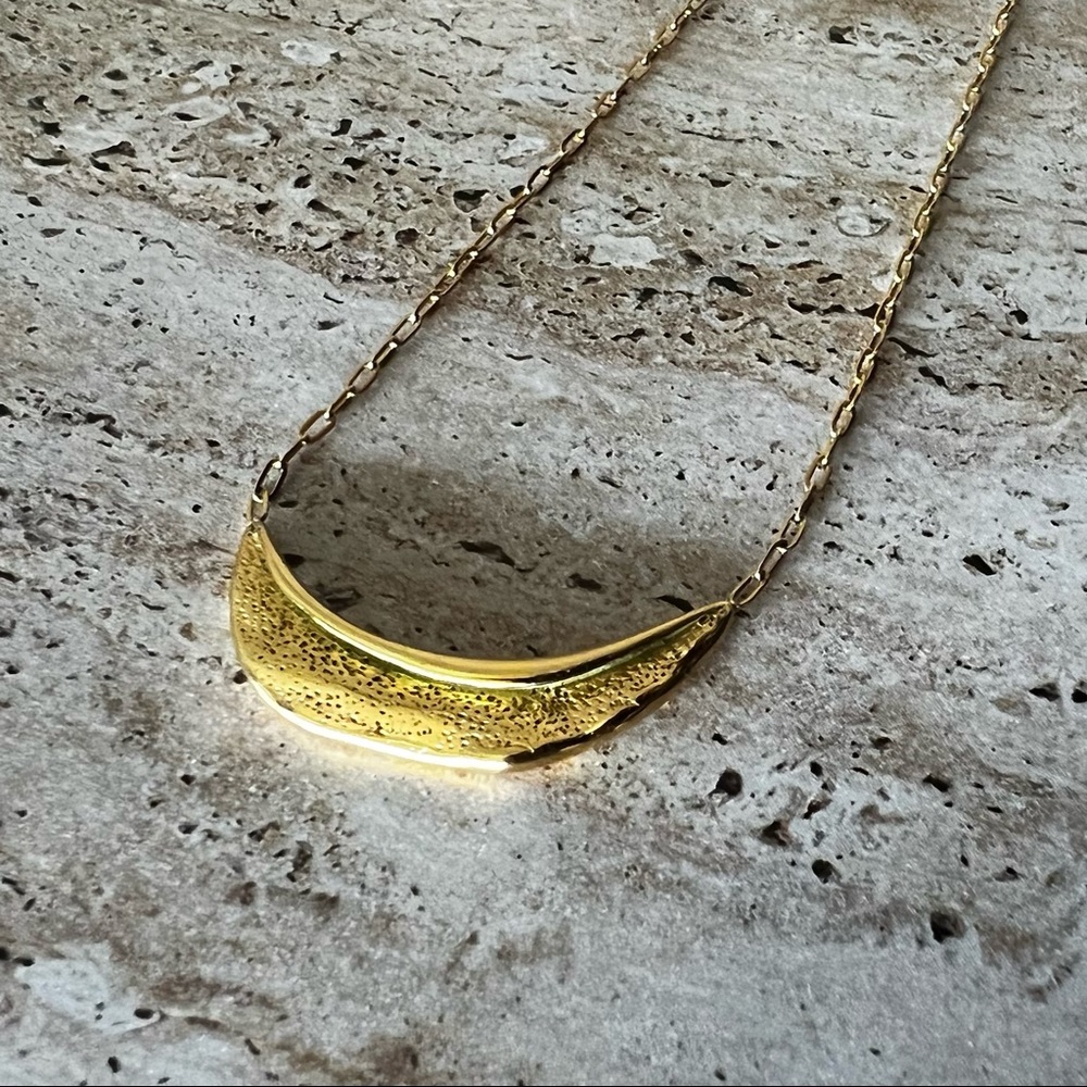 🎁 Crescent Gold-Plated Necklace • Dainty Adjustable Pendant